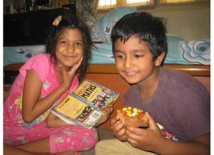 Cousins eat vegan pizza